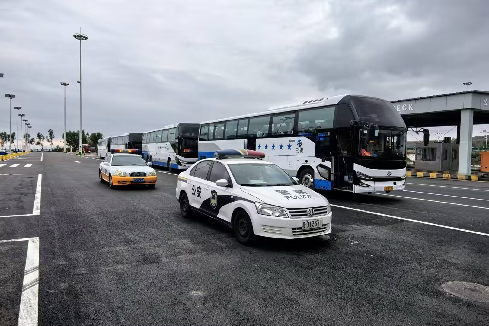 1760687442930430.jpg 294de5d2-59be-497c-9e6a-bffcf991d62b.jpg